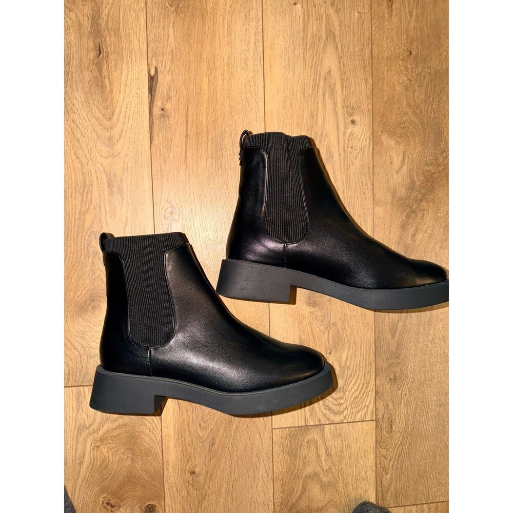 NWOB Kenneth Cole Reaction SLYLEE CHELSEA Black Pull On Boots Size 11 RL22SKC01